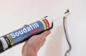 repairing cracks in plaster